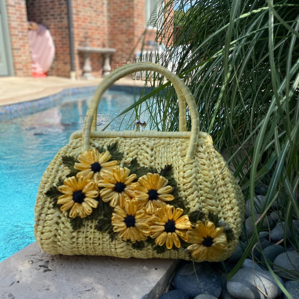 Vintage Yellow Daisy Raffia Purse